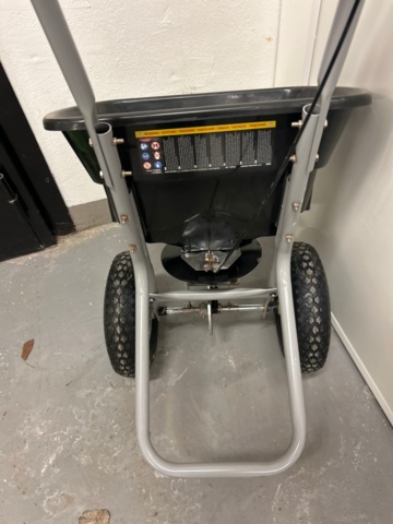 1482220-3 Manual spreader