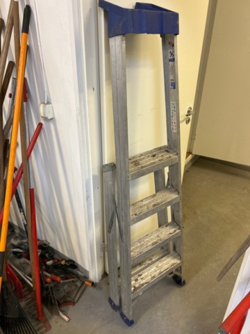 1482218-7 Collection with garden tools, sprayer and ladder