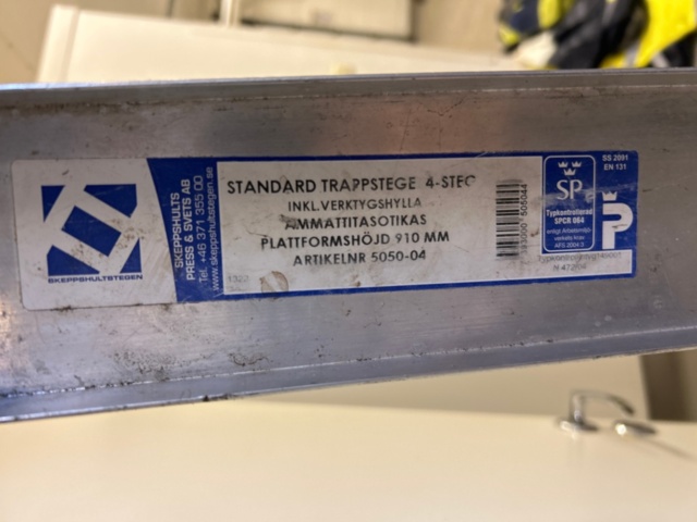 1482218-8 Collection with garden tools, sprayer and ladder