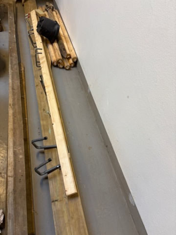 1482211-7 Samling med trä, metall och spillmaterial