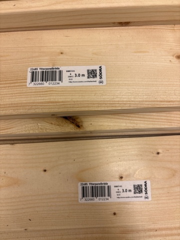 1482211-11 Samling med trä, metall och spillmaterial