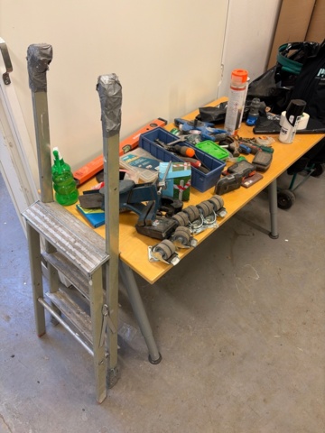 1482213-9 Large collection of assorted garden tools and implements