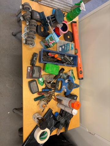 1482213-10 Large collection of assorted garden tools and implements