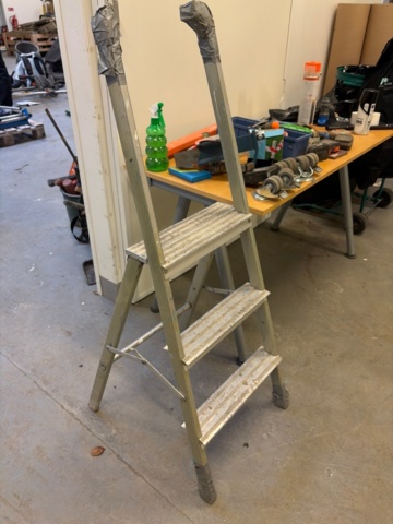 1482213-13 Large collection of assorted garden tools and implements