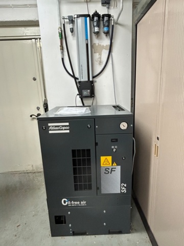 1453377-2 Oil-free scroll compressor with refrigeration dryer and filter - Atlas Copco SF2 with CD3+