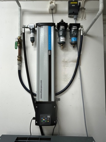 1453377-7 Oil-free scroll compressor with refrigeration dryer and filter - Atlas Copco SF2 with CD3+
