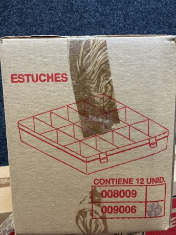 1489112-4 36 assorted boxes, Tayg