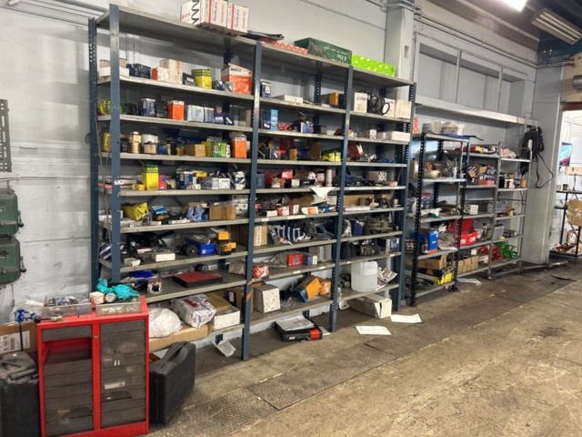 1454969-1 Lot of vehicle parts and workshop items