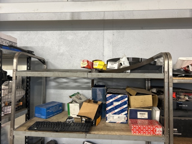 1454969-6 Lot of vehicle parts and workshop items