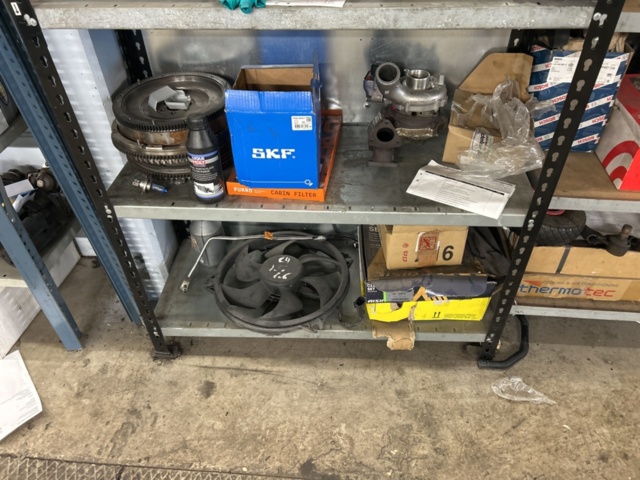 1454969-9 Lot of vehicle parts and workshop items