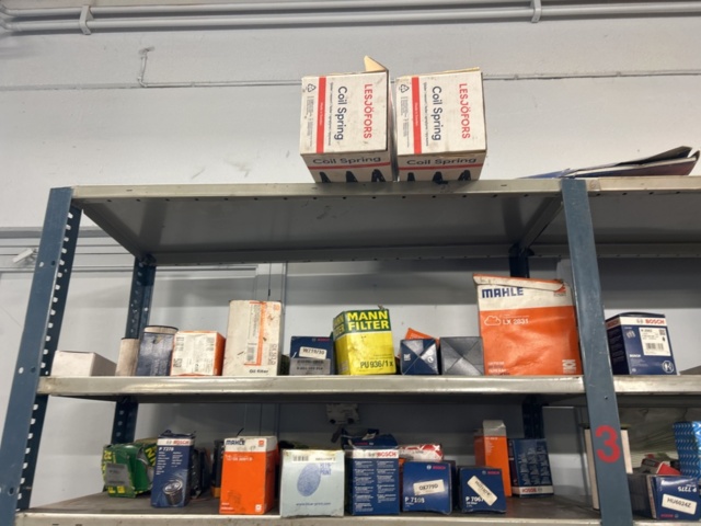 1454969-24 Lot of vehicle parts and workshop items