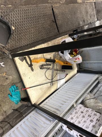 1454970-8 TV with wall mount and rolling cart - Andersson LED32512FHD PVR