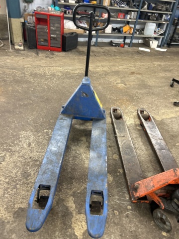 1454972-8 Pallet trucks 2 pcs - BT / Gigant (1 pc defective)