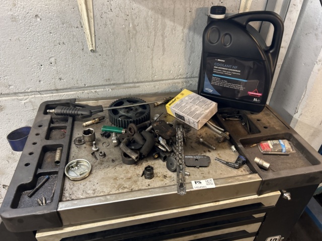 1454985-2 Tool trolley with contents