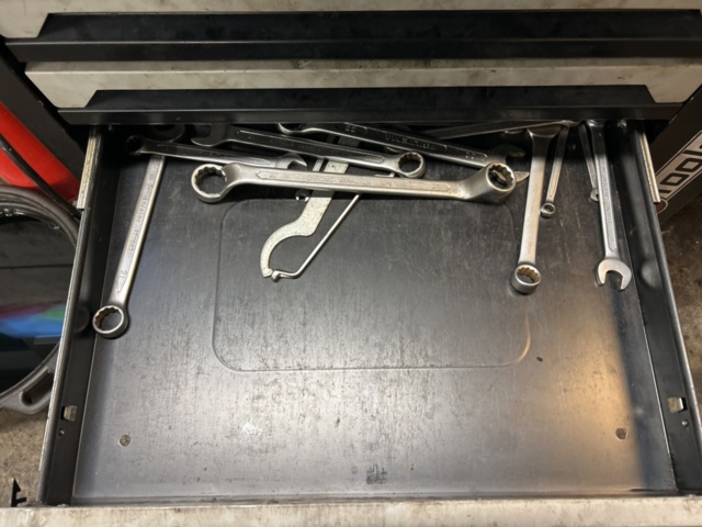 1454985-6 Tool trolley with contents