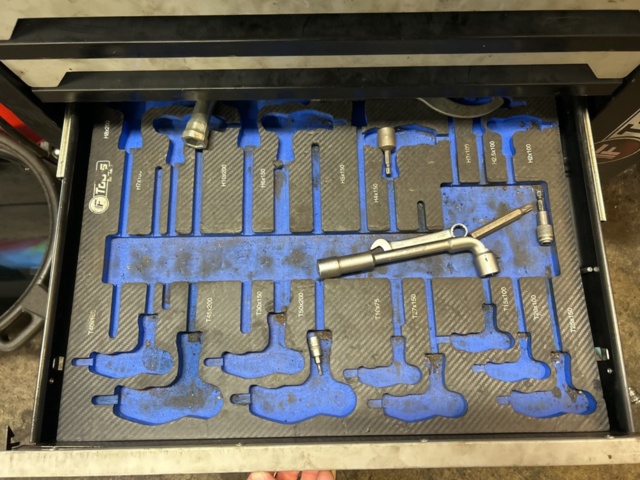 1454985-7 Tool trolley with contents