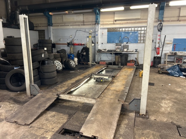 1455006-1 Four-pillar lift 5 tons - OMA 526C -2011