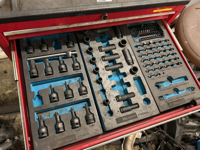 1455008-5 Tool trolley with contents - Transit