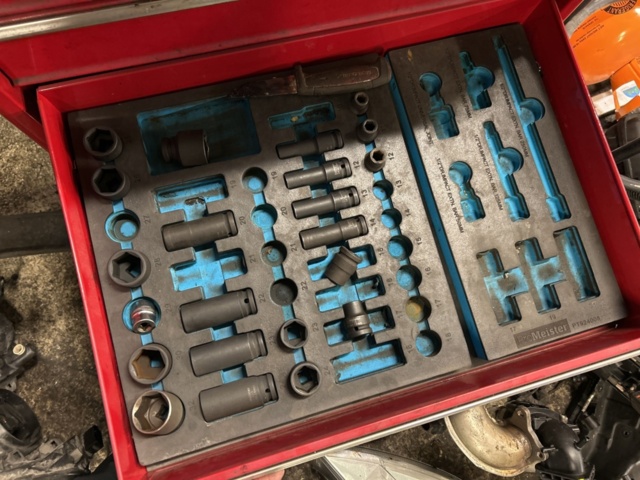 1455008-9 Tool trolley with contents - Transit