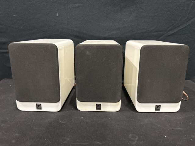 1486300-3 Speakers 3 pcs - Q Acoustics