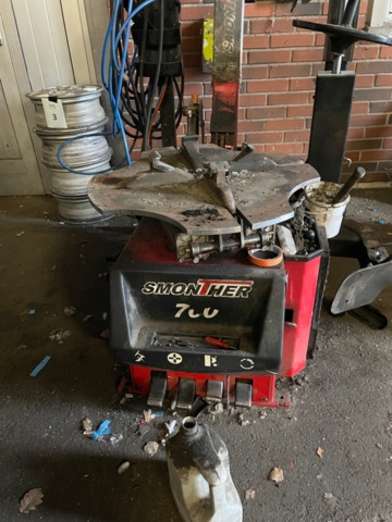 1426602-2 Tire changing machine - SmonTer 700