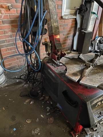 1426602-3 Tire changing machine - SmonTer 700