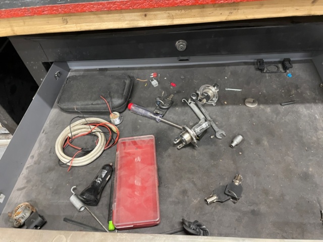 1426633-2 Tool trolley with contents