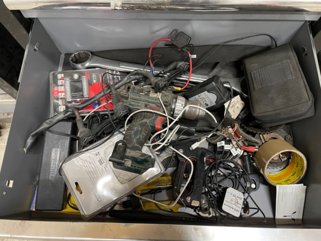 1426633-5 Tool trolley with contents