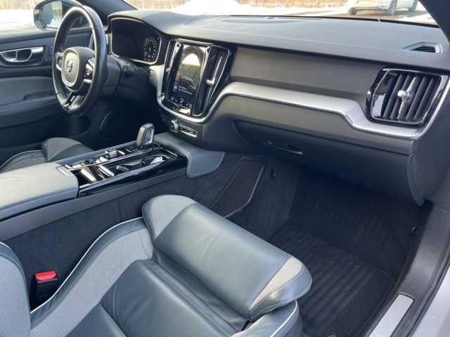 1351396-37 Volvo V60 Recharge T6 AWD Geartronic, 340hp -2021