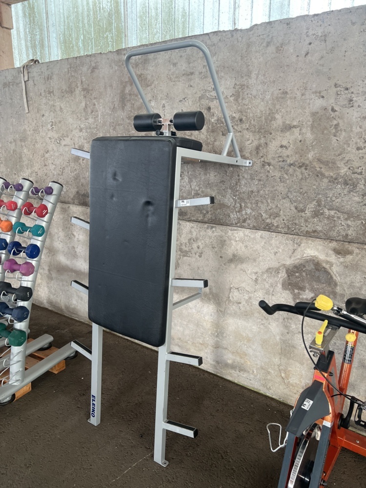 1427630-1 Brutal bench - Eleiko