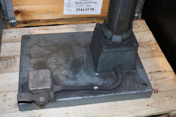 1416800-2 Column drilling machine Strands S 68. 1995