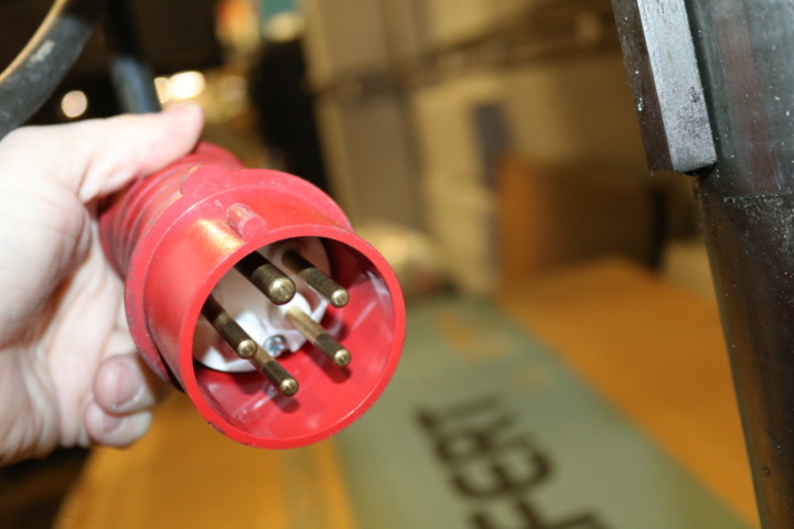 1416800-13 Column drilling machine Strands S 68. 1995