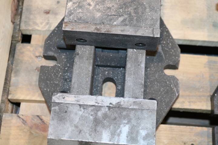 1416803-7 2 pcs Machine vices Hilma D-5912