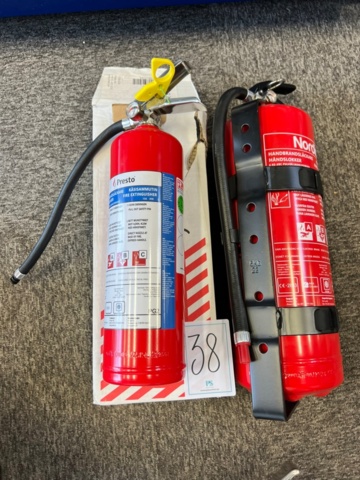 1490038-1 2 fire extinguishers