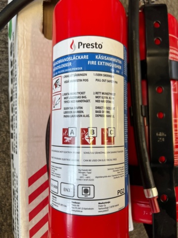 1490038-2 2 fire extinguishers