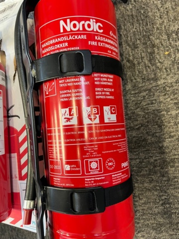 1490038-3 2 fire extinguishers