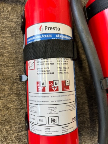 1490039-2 2 fire extinguishers