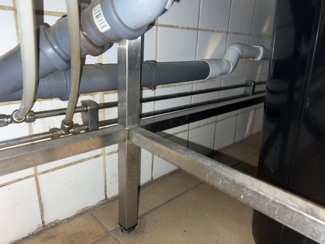 1384752-3 Stainless steel sink and shelves