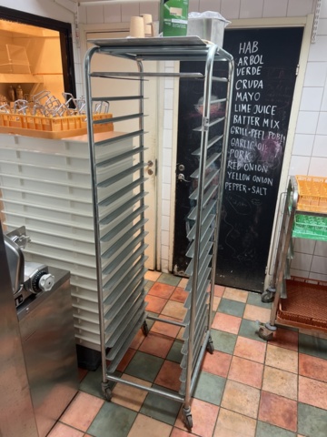 1384754-1 1 tray rack trolley and 17 dough trays