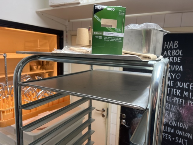 1384754-2 1 tray rack trolley and 17 dough trays