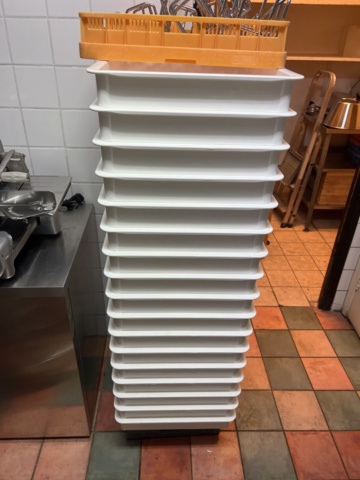 1384754-4 1 tray rack trolley and 17 dough trays