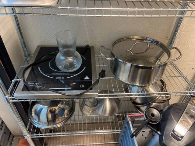 1384755-9 Collection of kitchen equipment, sheet metal shelves and stainless steel workbench