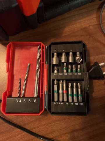 1384756-5 Einhell screwdriver and Dyson vacuum cleaner