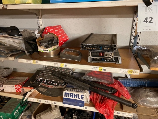 1426642-4 All contents on shelves