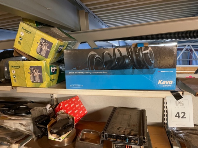 1426642-5 All contents on shelves