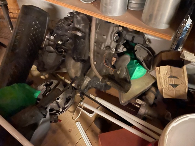 1426642-12 All contents on shelves