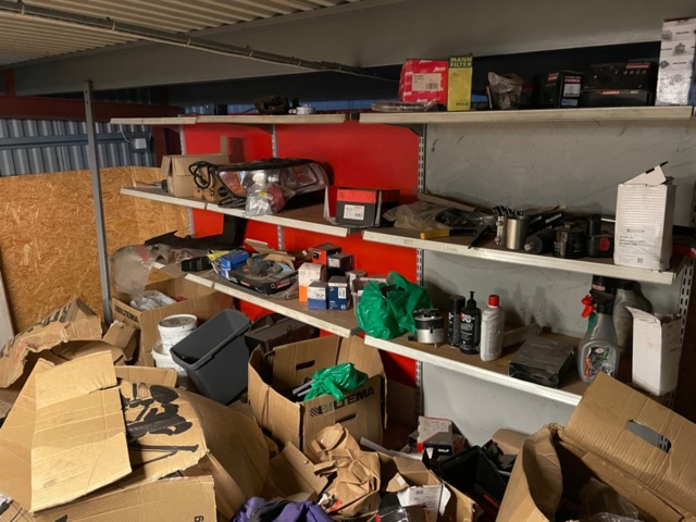 1426642-15 All contents on shelves