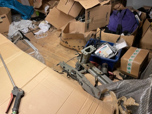 1426642-17 All contents on shelves