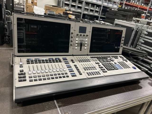 1486329-1 Light table with dual displays and case - Martin M6 Controller