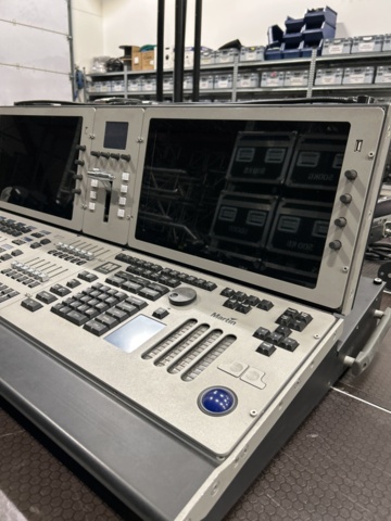 1486329-3 Light table with dual displays and case - Martin M6 Controller